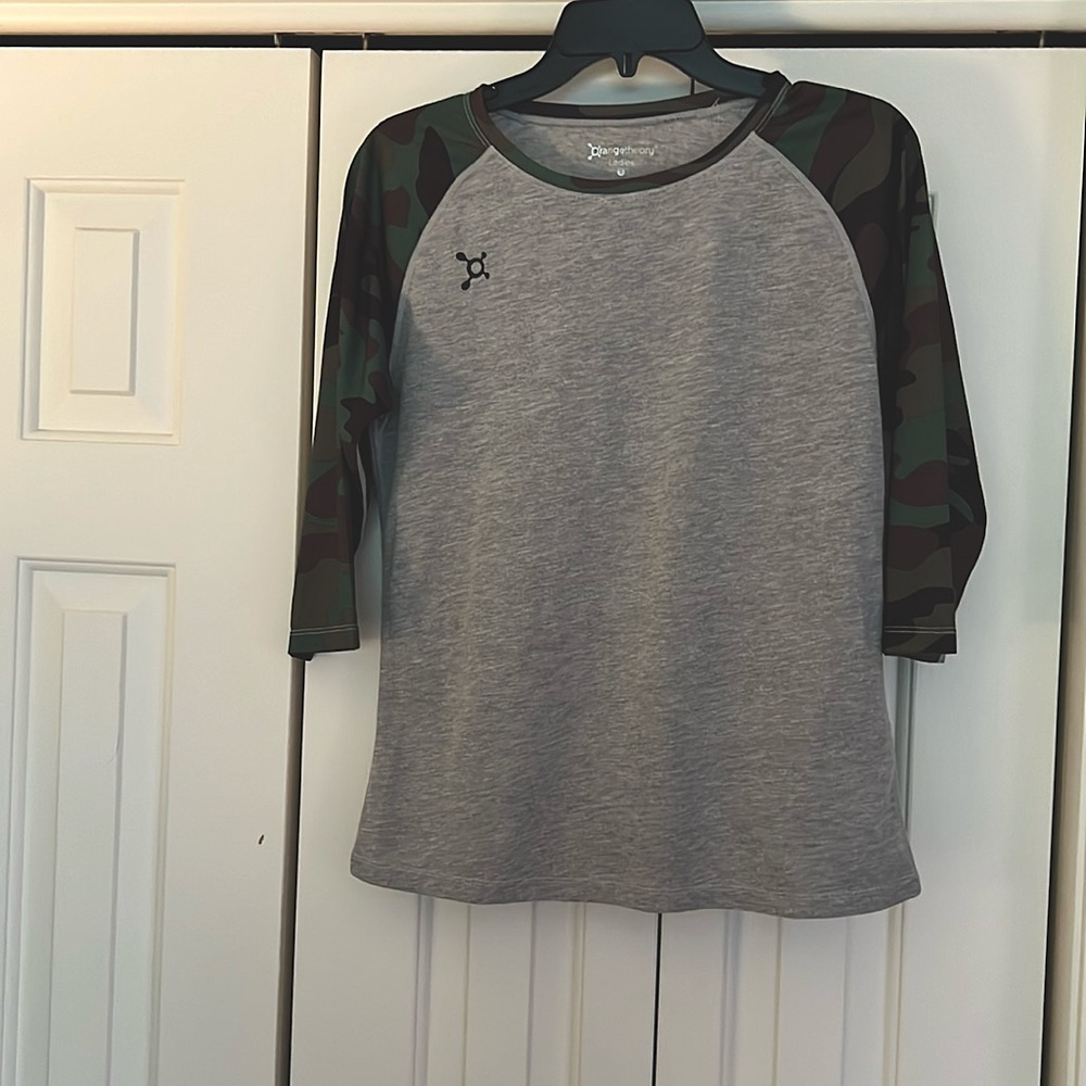 Women’s/Juniors Orange theory tee shirt